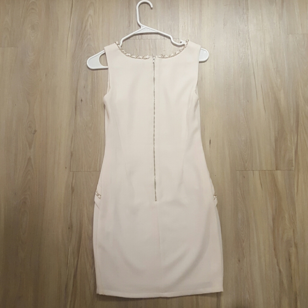 Dress - Picture 4 of 4